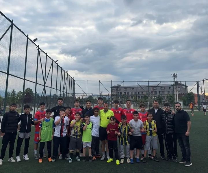 BİR ANTRENÖRDEN DAHA FAZLASI